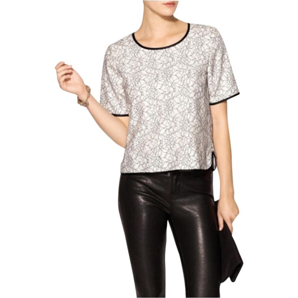 JOA graphic lace tee